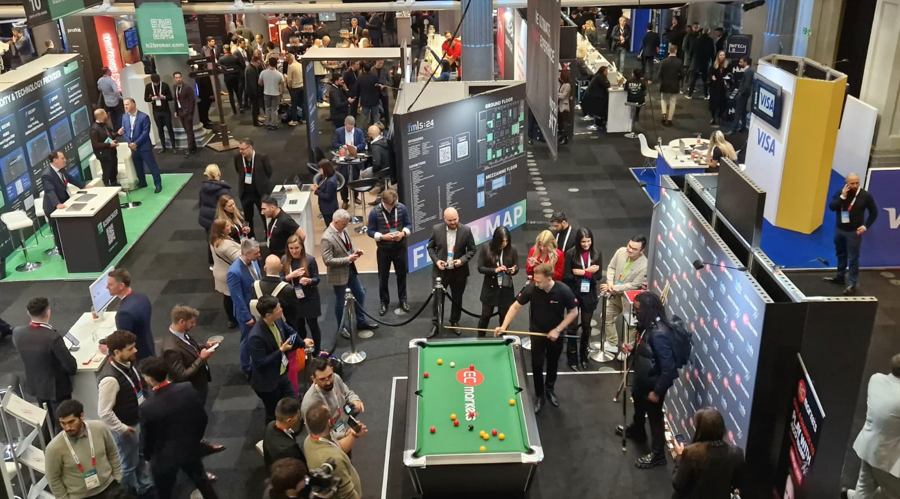 高估值面临负面数据，华尔街巨头发出警示：美股或将修正！